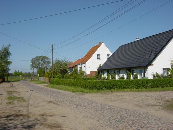 Picture of cobble-stone Dorfstrae in the direction of Dambeck